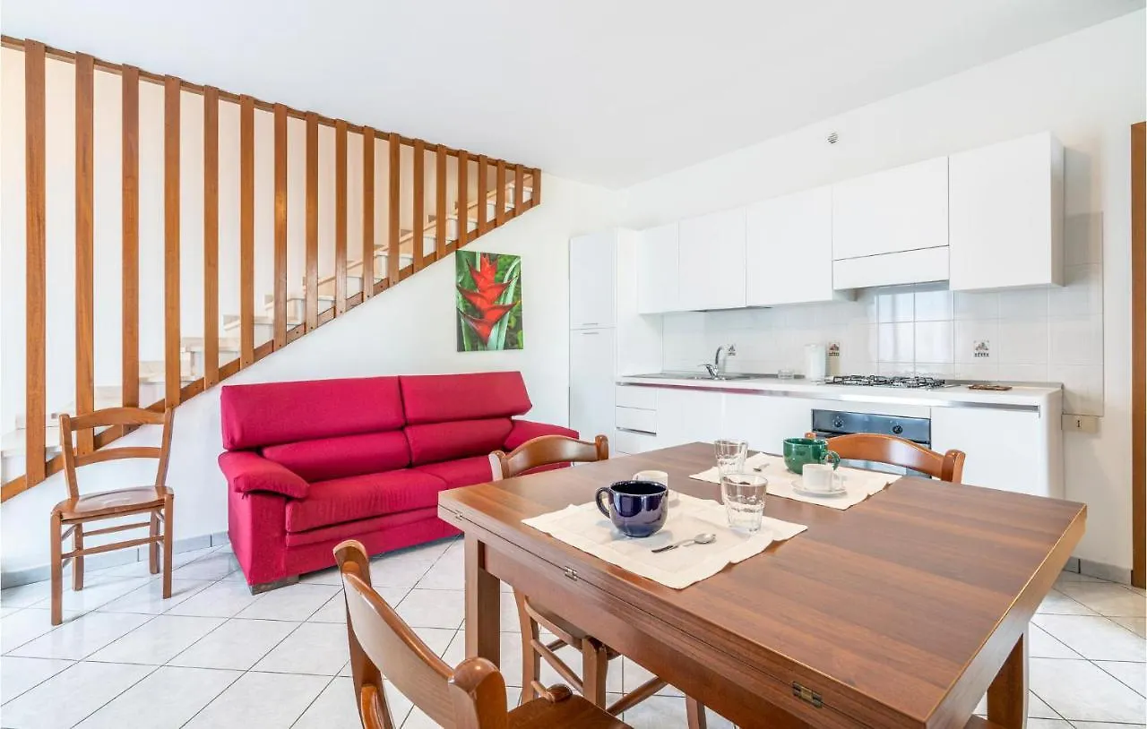 Beautiful Home In Albarella Ro With Kitchen 이솔라 알바렐라 펜션